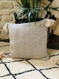 Coussin pompons jacquard beige 100% coton fait main artisanat marocain