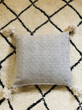 Coussin pompons jacquard beige 100% coton fait main artisanat marocain